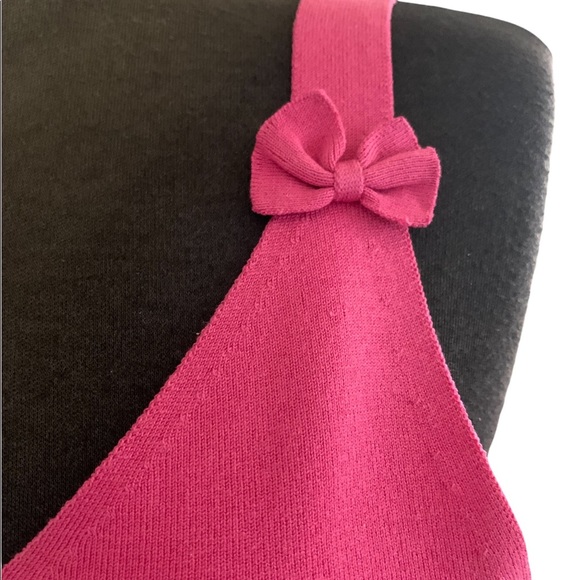 EUC Feminine Sleeveless and V-neck Tank - Picture 2 of 4